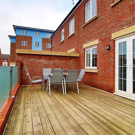 Delft - Spacious Home, High Speed Wi-Fi, Free Parking, Terrace Swindon Buitenkant foto