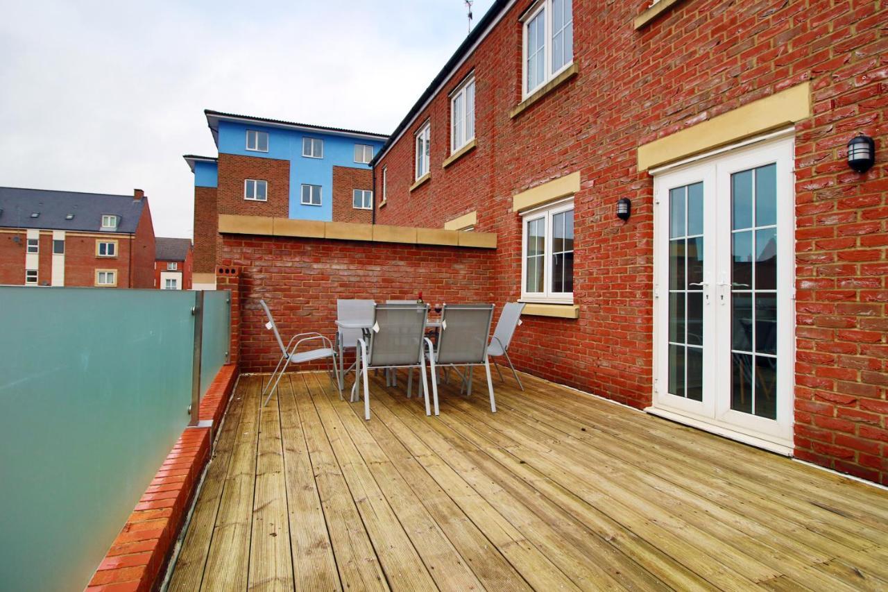 Delft - Spacious Home, High Speed Wi-Fi, Free Parking, Terrace Swindon Buitenkant foto