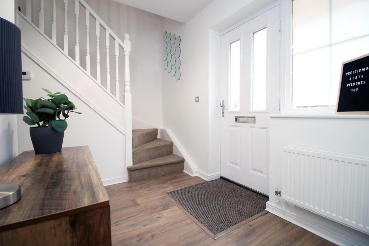 Delft - Spacious Home, High Speed Wi-Fi, Free Parking, Terrace Swindon Buitenkant foto