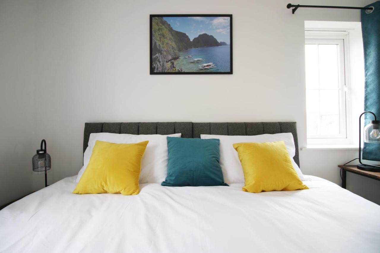 Delft - Spacious Home, High Speed Wi-Fi, Free Parking, Terrace Swindon Buitenkant foto