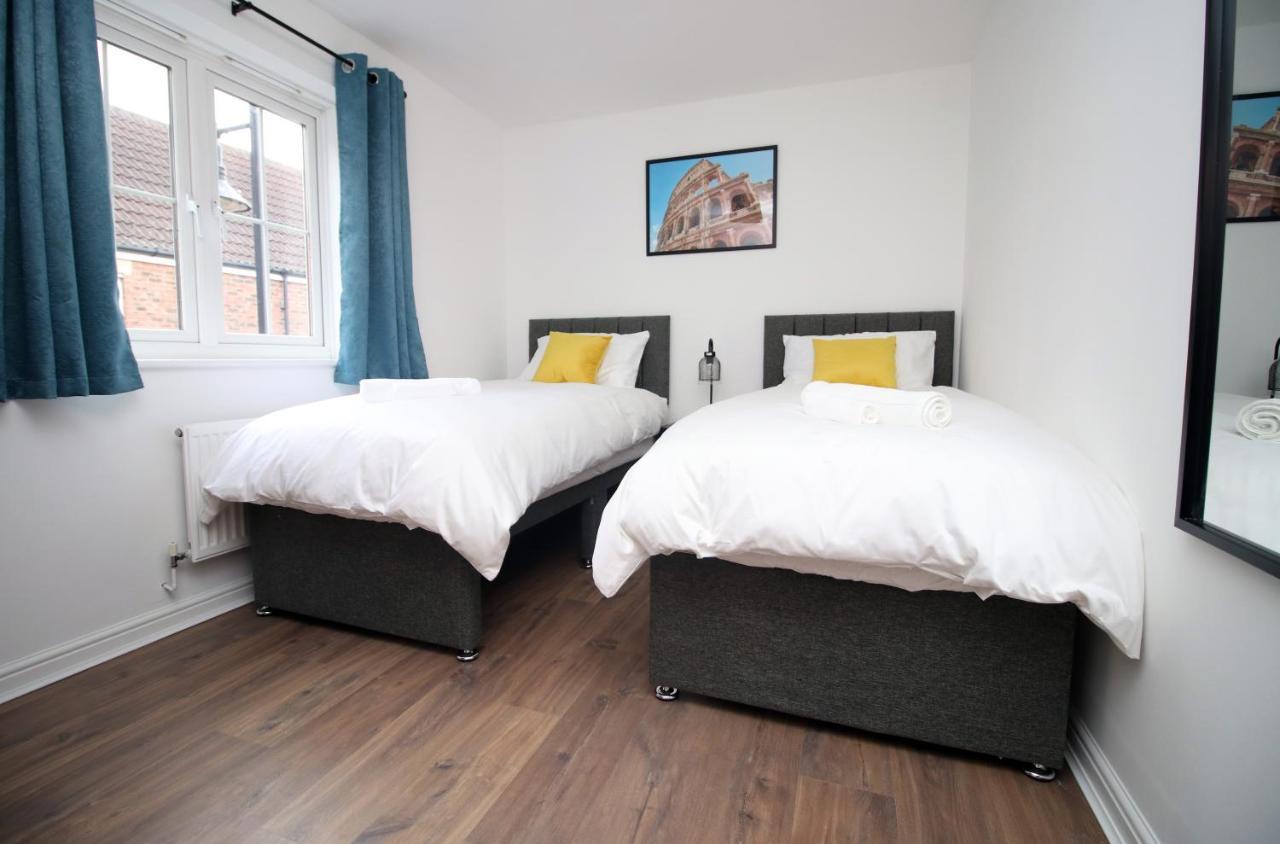 Delft - Spacious Home, High Speed Wi-Fi, Free Parking, Terrace Swindon Buitenkant foto