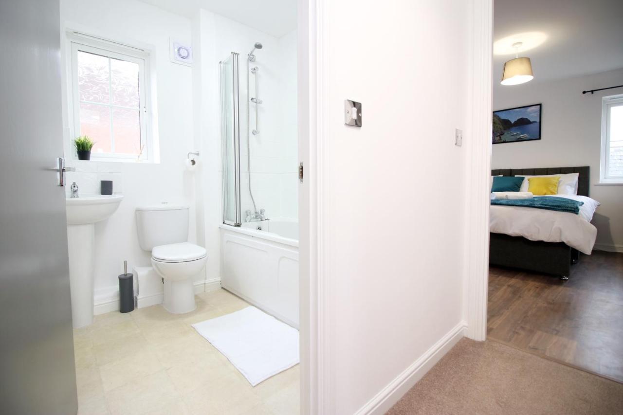 Delft - Spacious Home, High Speed Wi-Fi, Free Parking, Terrace Swindon Buitenkant foto