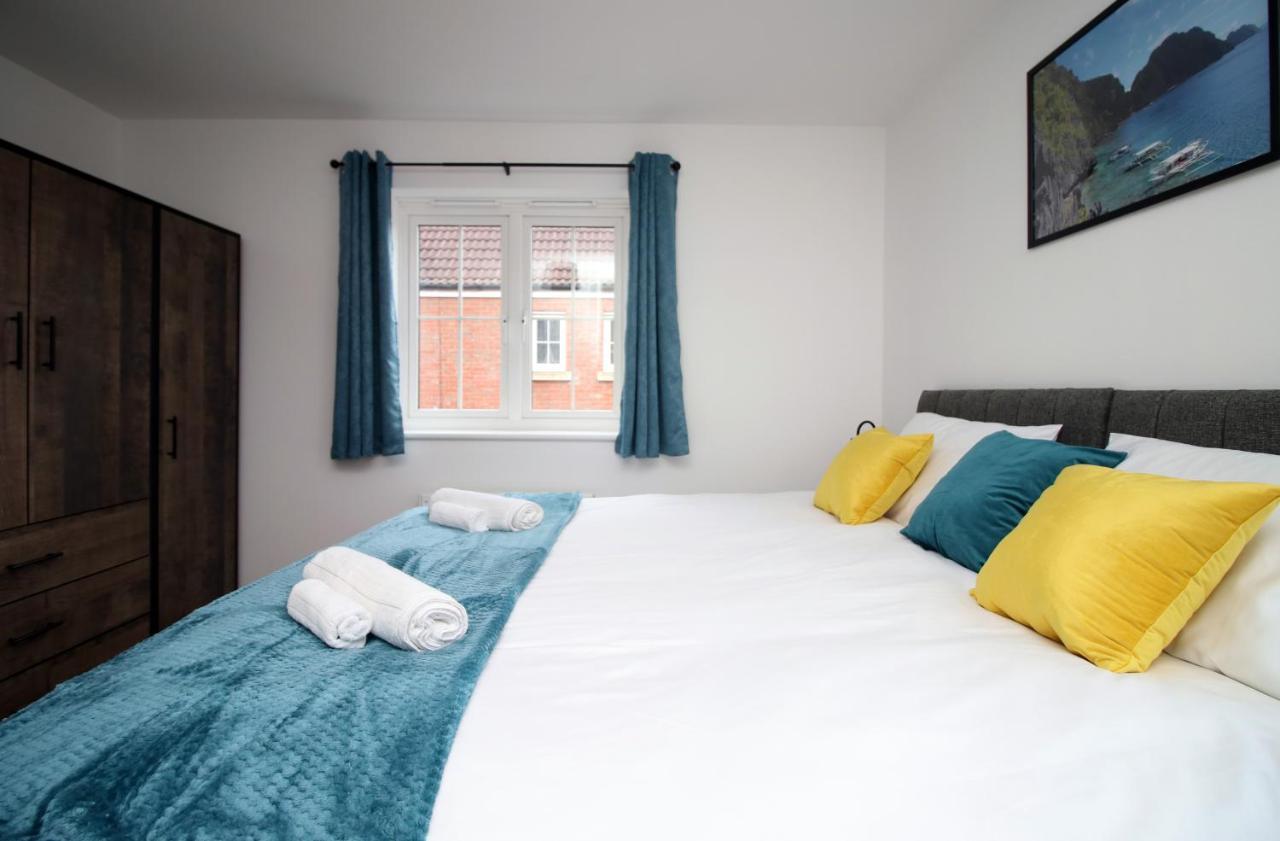 Delft - Spacious Home, High Speed Wi-Fi, Free Parking, Terrace Swindon Buitenkant foto