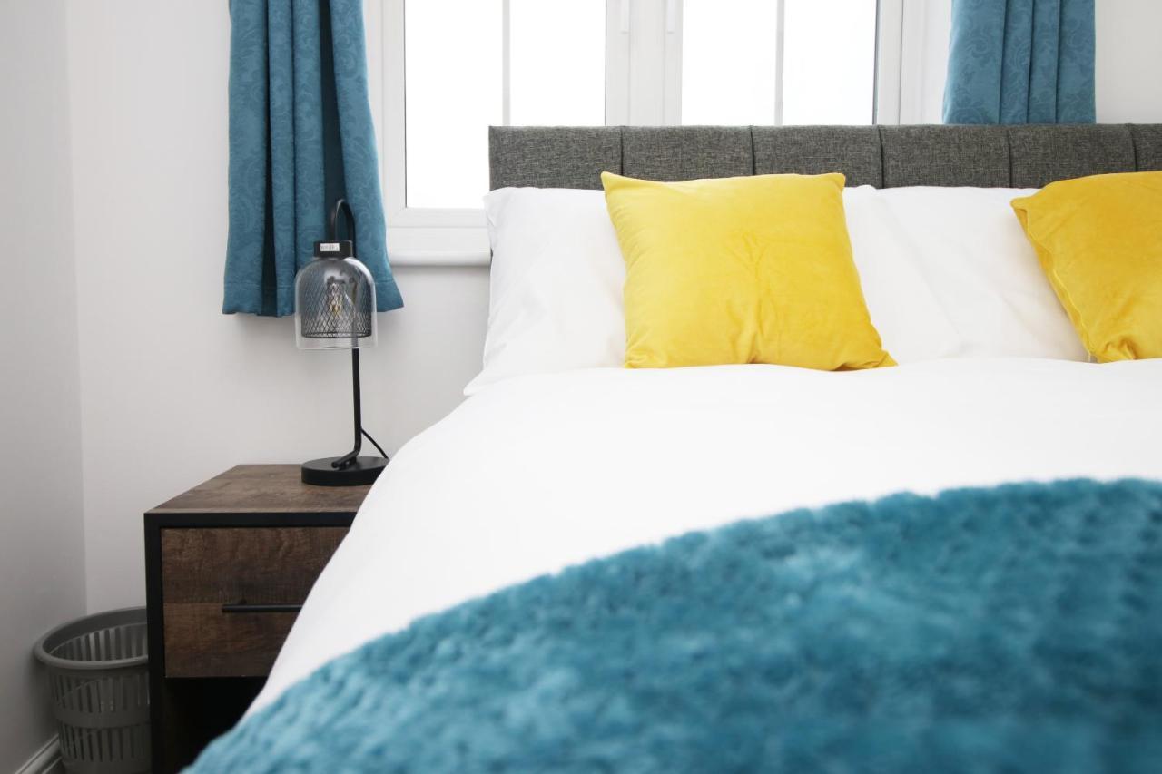 Delft - Spacious Home, High Speed Wi-Fi, Free Parking, Terrace Swindon Buitenkant foto