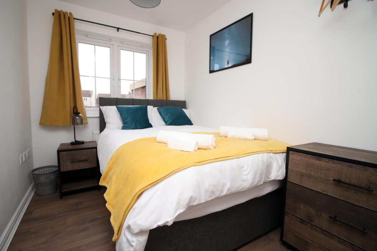 Delft - Spacious Home, High Speed Wi-Fi, Free Parking, Terrace Swindon Buitenkant foto