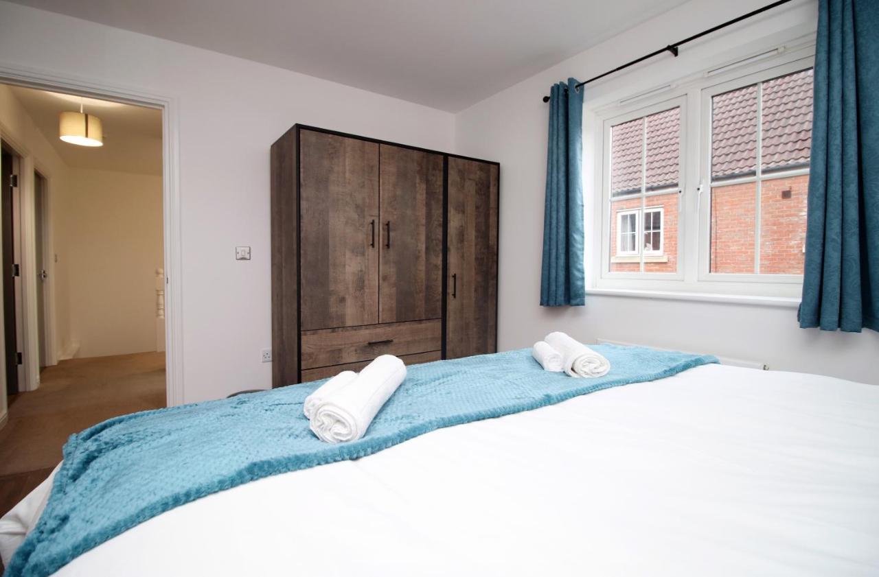 Delft - Spacious Home, High Speed Wi-Fi, Free Parking, Terrace Swindon Buitenkant foto