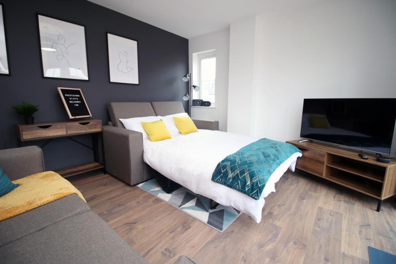 Delft - Spacious Home, High Speed Wi-Fi, Free Parking, Terrace Swindon Buitenkant foto