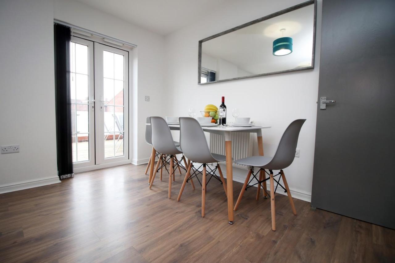 Delft - Spacious Home, High Speed Wi-Fi, Free Parking, Terrace Swindon Buitenkant foto
